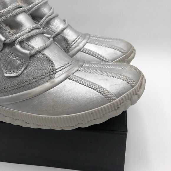 Sorel Silver Ankle Boots Disney Frozen Women’s 9 Waterproof Hiking shoes sparkly - Picture 9 of 16